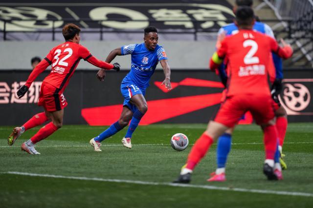 1740189135348019399.jpg (体育)(18)足球——足协超级杯:上海申花夺冠XxjpseC007123_20250208_PEPFN0A001.jpg